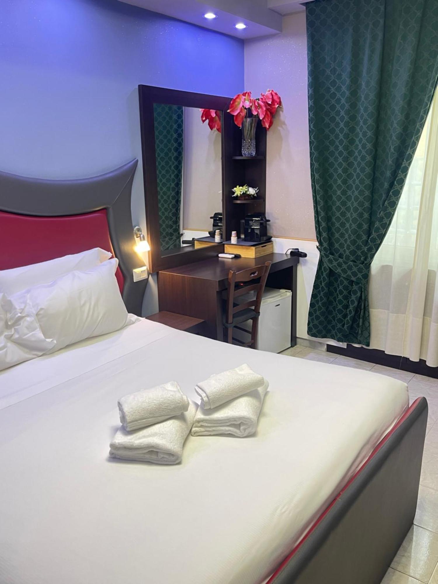 Hotel Gold House Roma Esterno foto