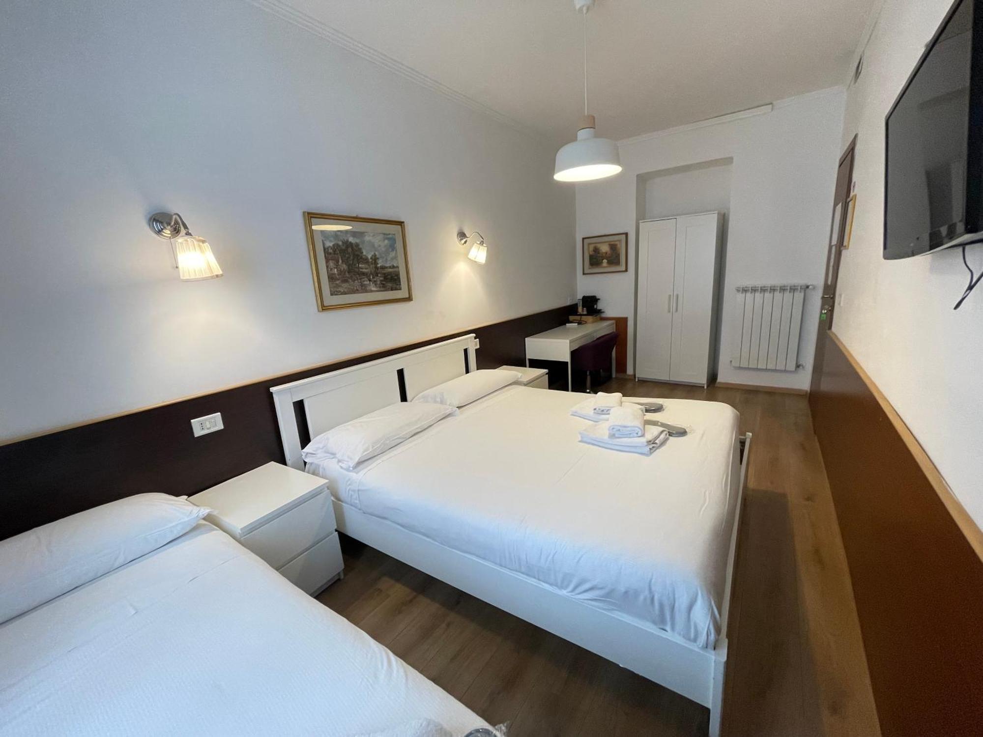 Hotel Gold House Roma Esterno foto