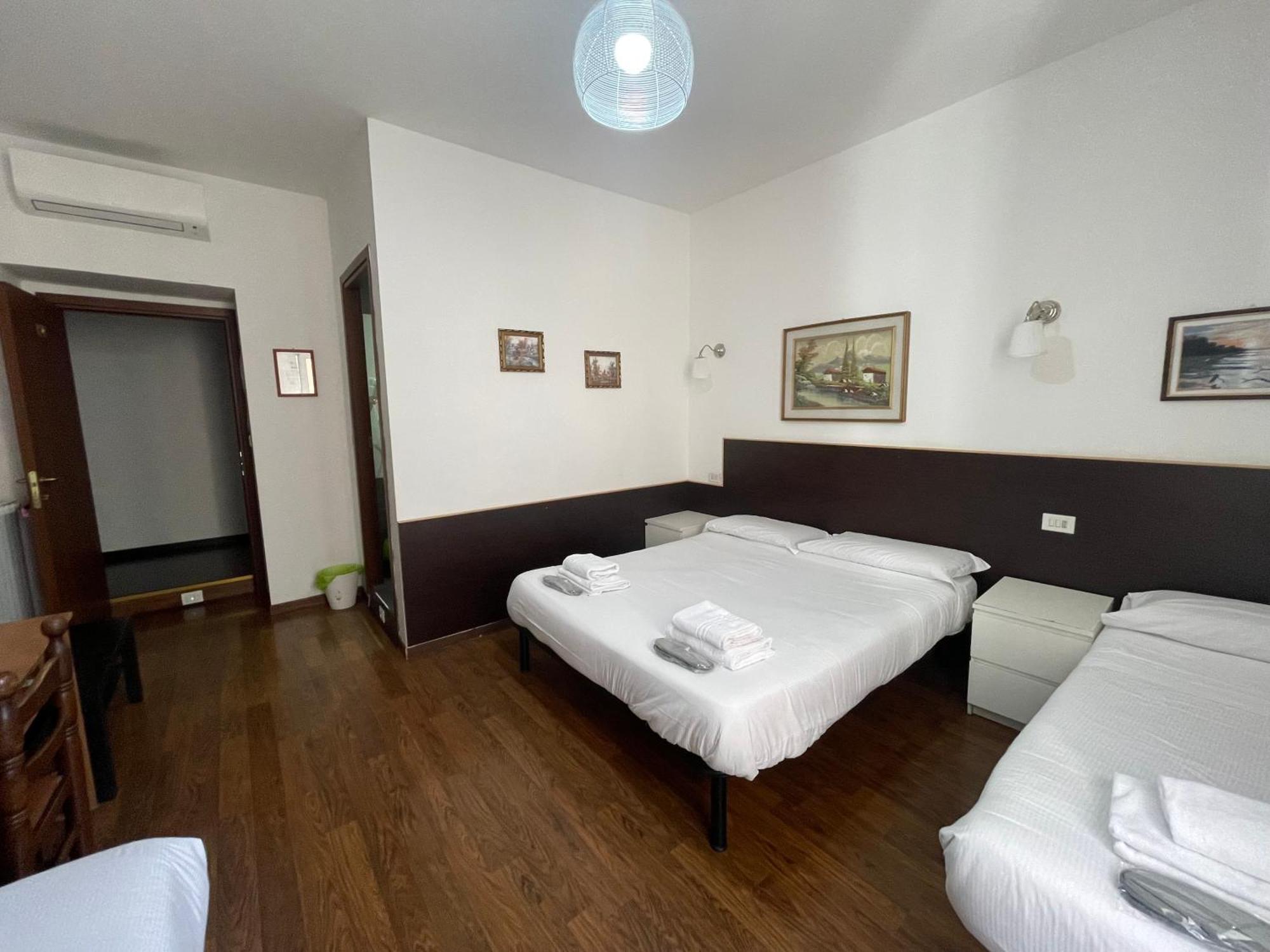 Hotel Gold House Roma Esterno foto