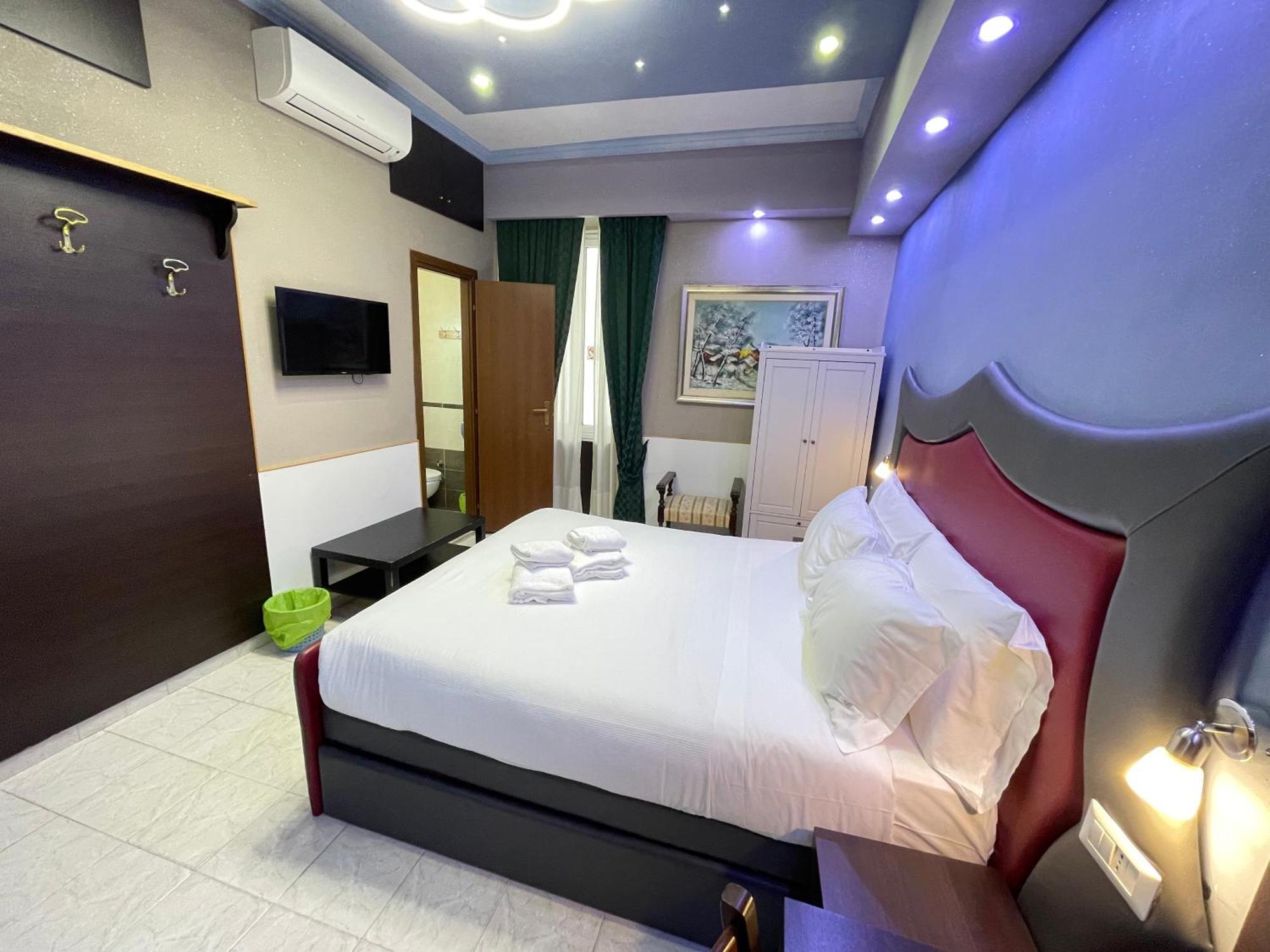 Hotel Gold House Roma Esterno foto